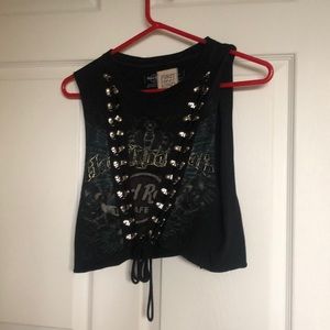 Cropped hard rock tank